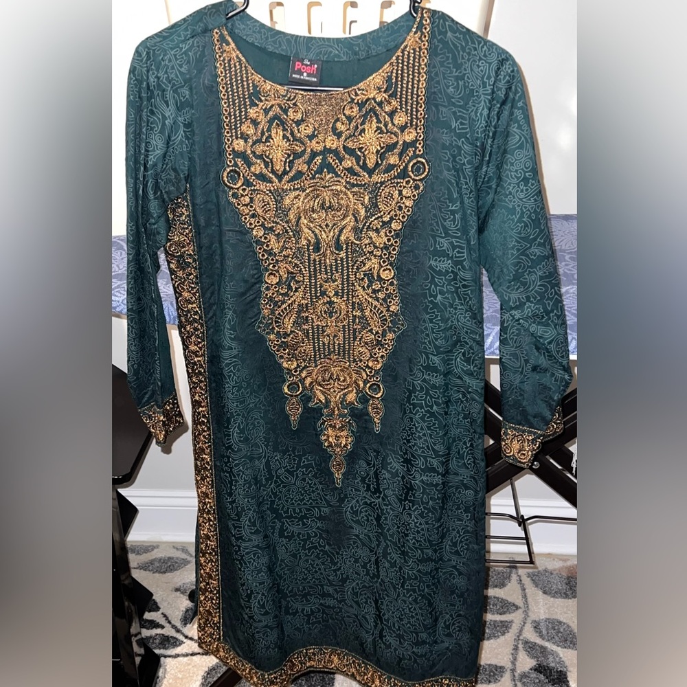 Like new Sha posh Kurta. Small size- one piece. No wear or tear!